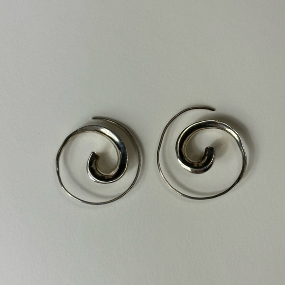 Silver vintage earrings. - Picture 2 of 2